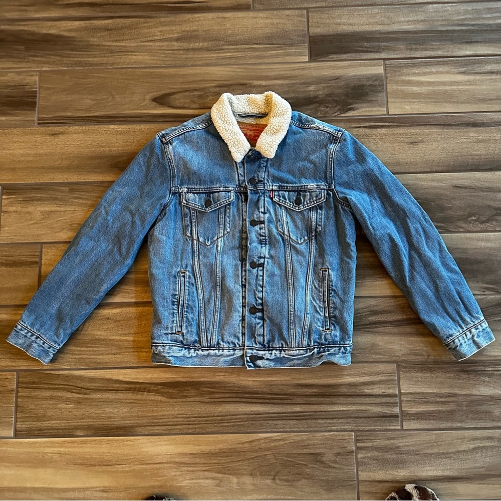 SOLD - LEVI’s Distressed Fleece Truckers Jacket Sz MED - Picture 2 of 10